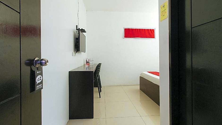 RedDoorz @ EL Highway Hotel Bulacan 