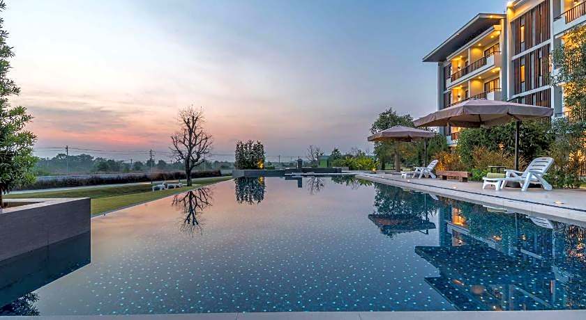 GreenVille Laguna Hotel