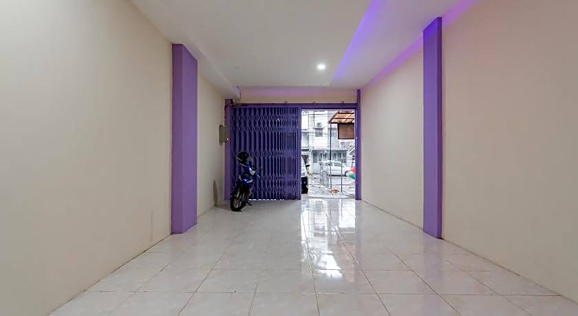 RedDoorz near Trans Studio Bandung 3