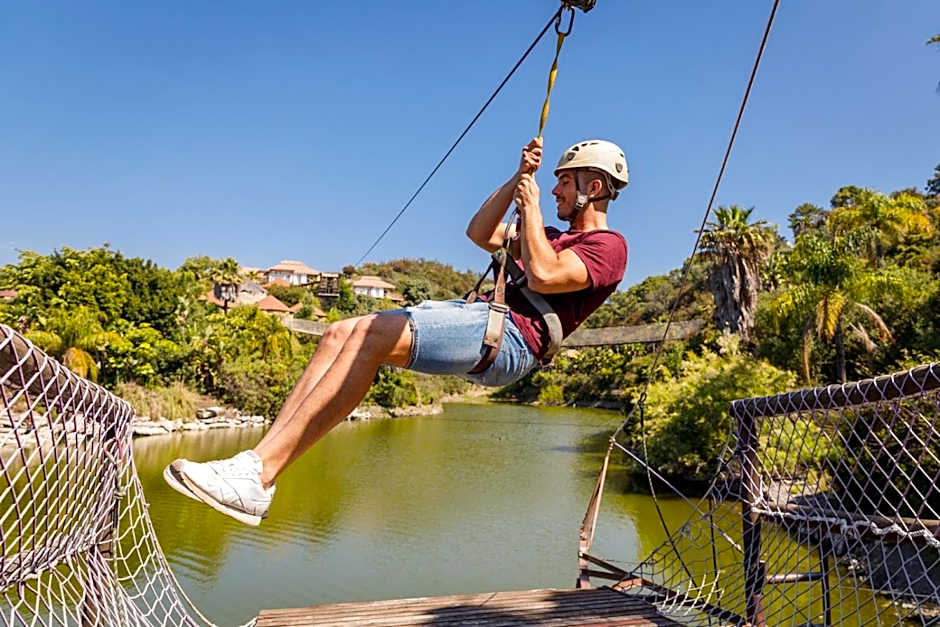 Hotel Selwo Lodge - Animal Park Tickets Included