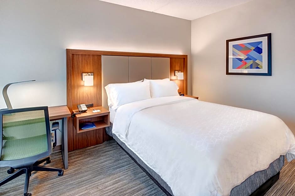 Holiday Inn Express & Suites West Long Branch - Eatontown