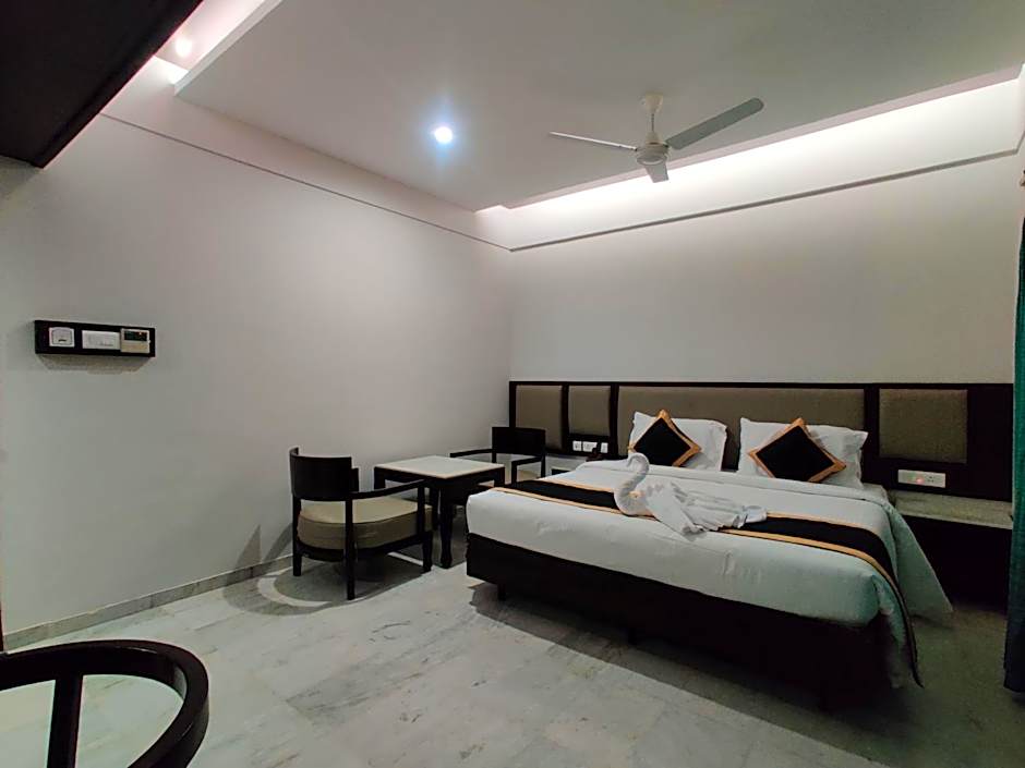 Hotel Saratharajans