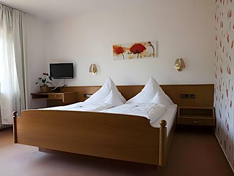 Double room-Economy-Ensuite with Shower-Balcony