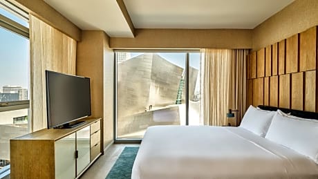 Corner King Suite