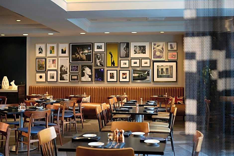 Renaissance Los Angeles Airport Hotel