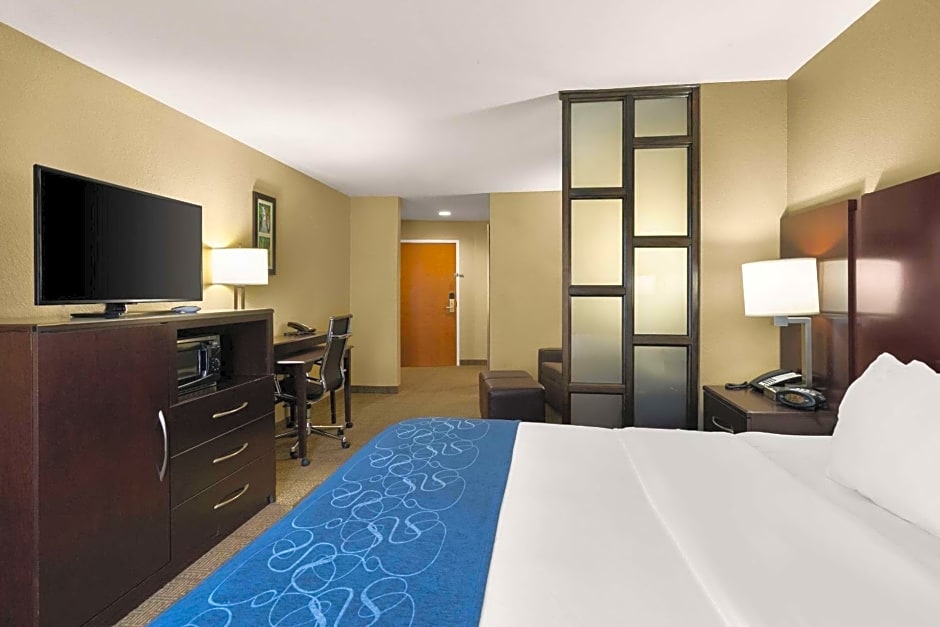 Comfort Suites Commerce