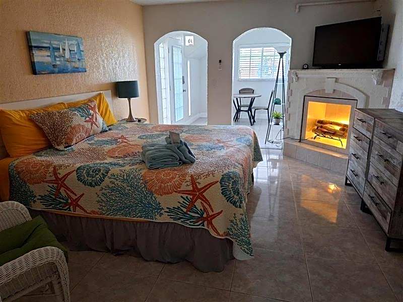 Photo 1 of 6 of 1 King Bed Suite