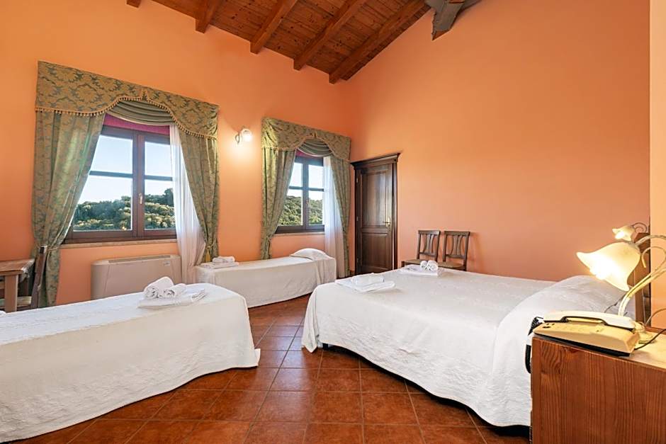Photo 1 of 5 of Quadruple Room