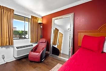 Americana Inn