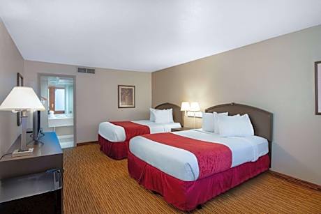 Standard 2 Queen Beds Courtyard Inn Room