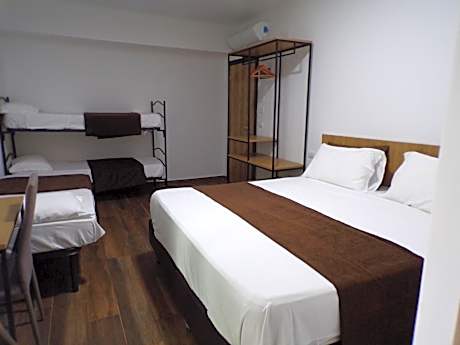 Quintuple Room