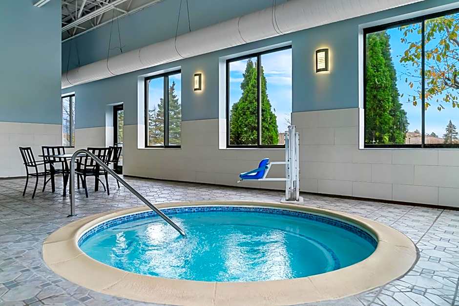 HomeTowne Studios by Red Roof Flint