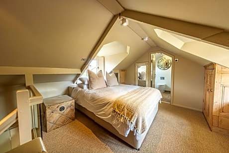 Deluxe Double Room with Bath