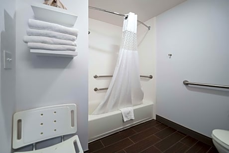 1 King Bed Study Nonsmoking