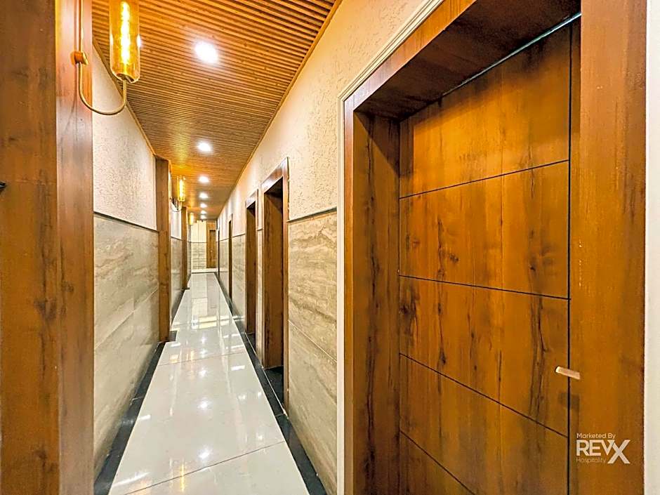 Hotel Nirvana Palace Near Parmarth Niketan