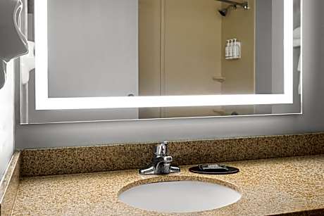 1 King Bed, Mobility Accessible Room, Bathtub w/ Grab Bars, Non-Smoking