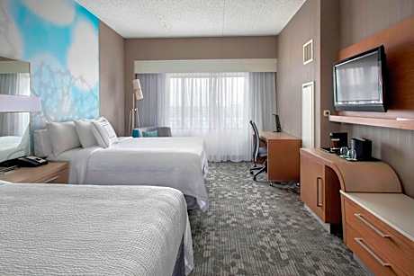 Queen Room with Two Queen Beds - Hearing Accessible
