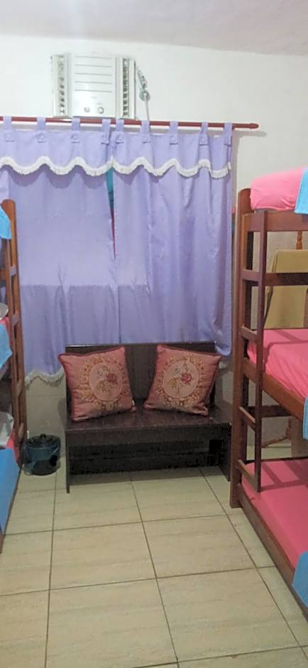 Hostel Cidade Nova, próximo a estação metrô praça 11, onde você tem acesso direto a quaisquer Shows nas praias da zona Sul