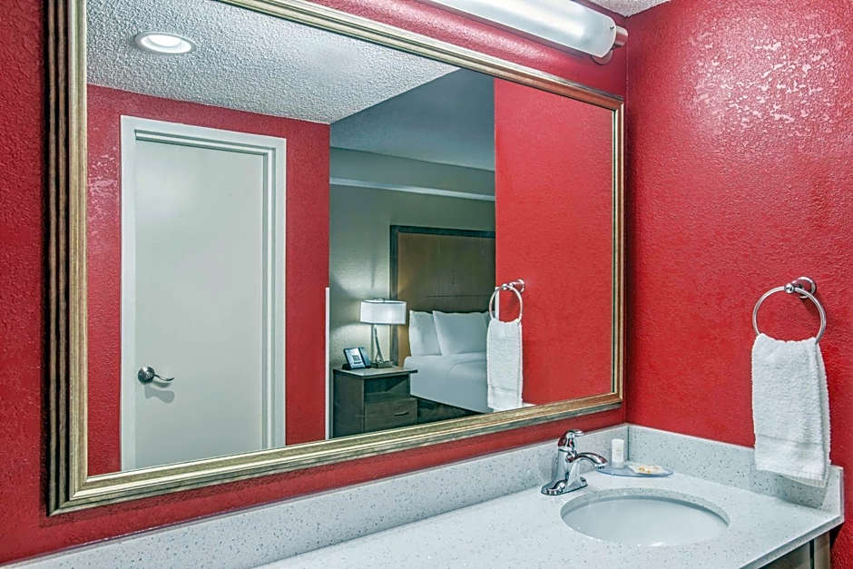 La Quinta Inn & Suites by Wyndham DC Metro Capitol Beltway