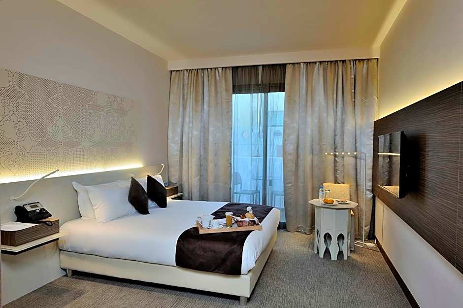 Photo 1 of 4 of Superior 1 King Bed, City View