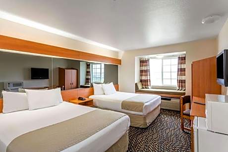 Deluxe Queen Room with Two Queen Beds - Non-Smoking