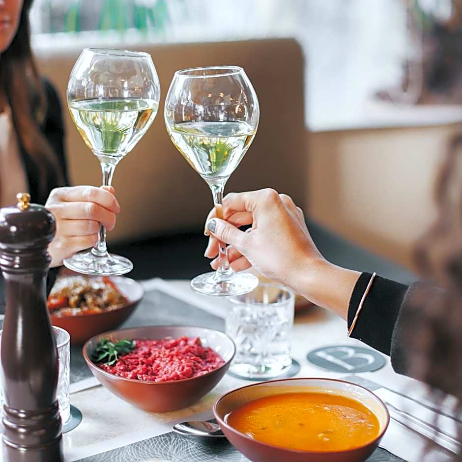 Plaza Real Suites Hotel