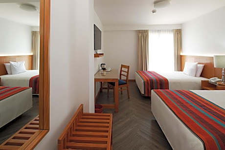 Family Room (2 Adults + 2 Children)