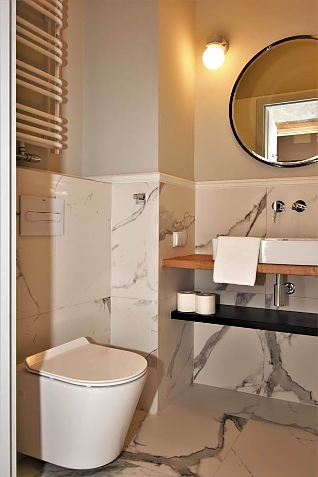 Patio Riverfront Aparthotel