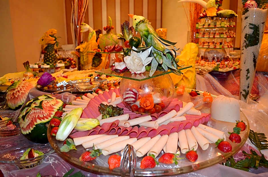 Cherry Maryski Hotel