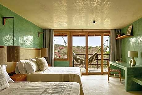 Deluxe Queen Suite