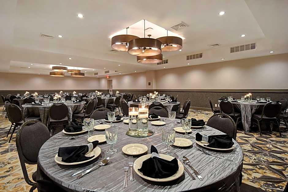 DoubleTree by Hilton St. Louis-Airport