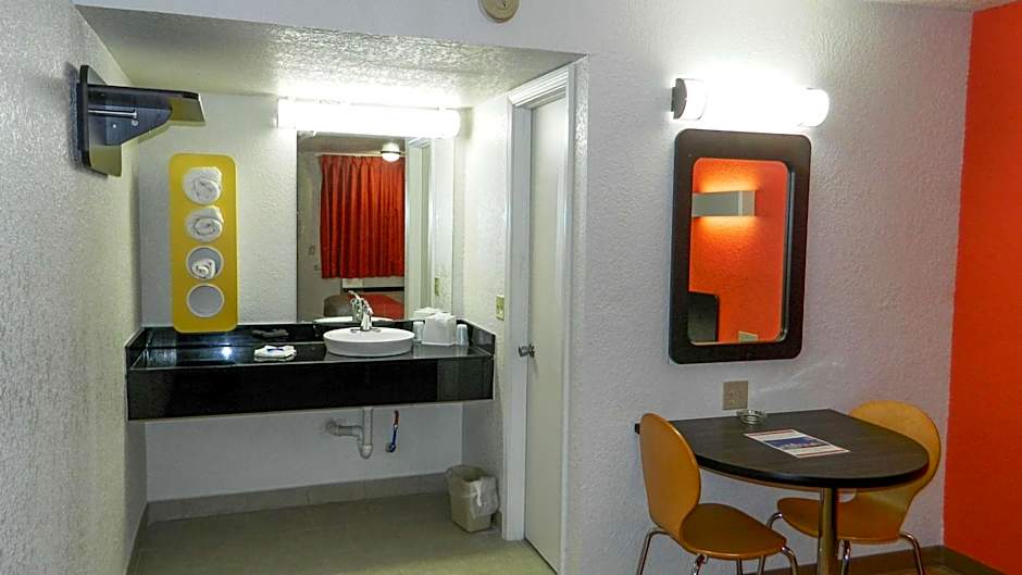 Motel 6-Oklahoma City, OK - Airport East