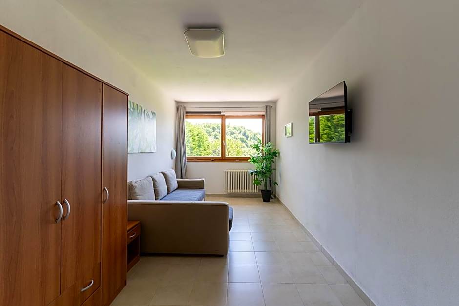 Infinity View Garda Lake con Piscina Panoramica e Vista Lago a Tenno