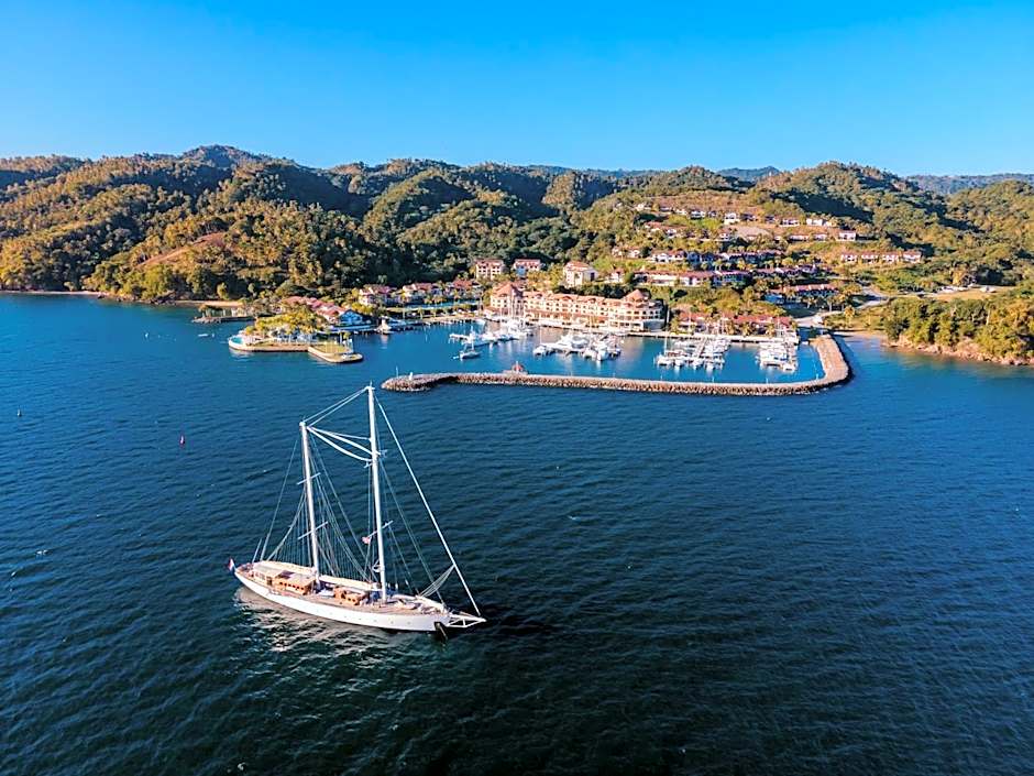 The Bannister Hotel & Yacht Club