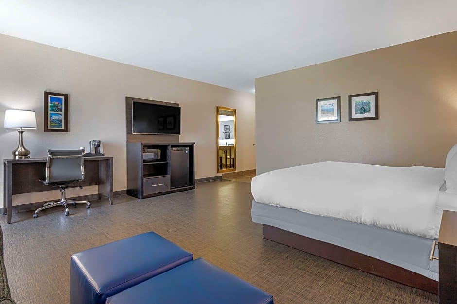 Photo 1 of 5 of 1 King Bed Suite