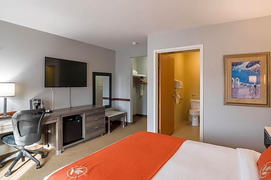 Amsterdam Inn & Suites, an Ascend Collection Hotel