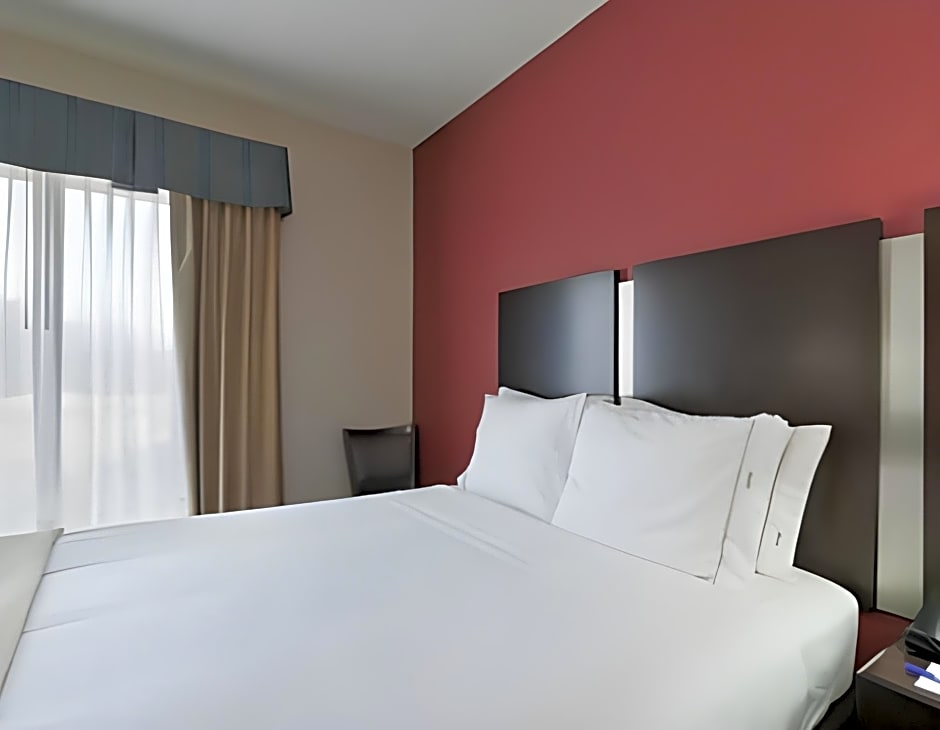 Holiday Inn Express & Suites - New Philadelphia Southwest By IHG