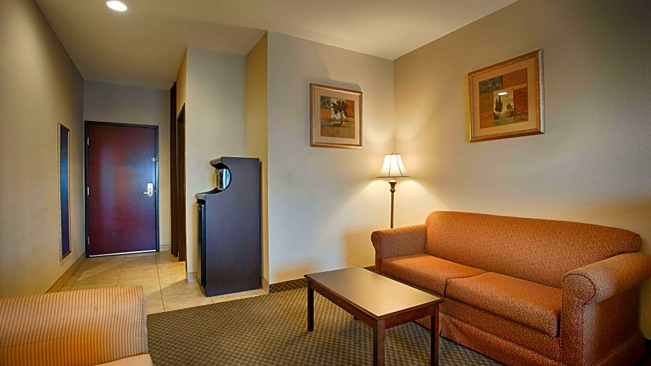 Photo 1 of 11 of 1 King Bed with Sofabed Suite, Hearing/Mobility Accessible, Bathtub