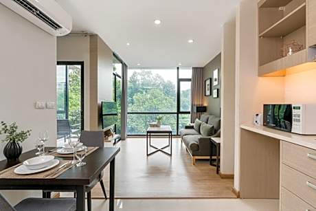 Grand Suite with Pool View