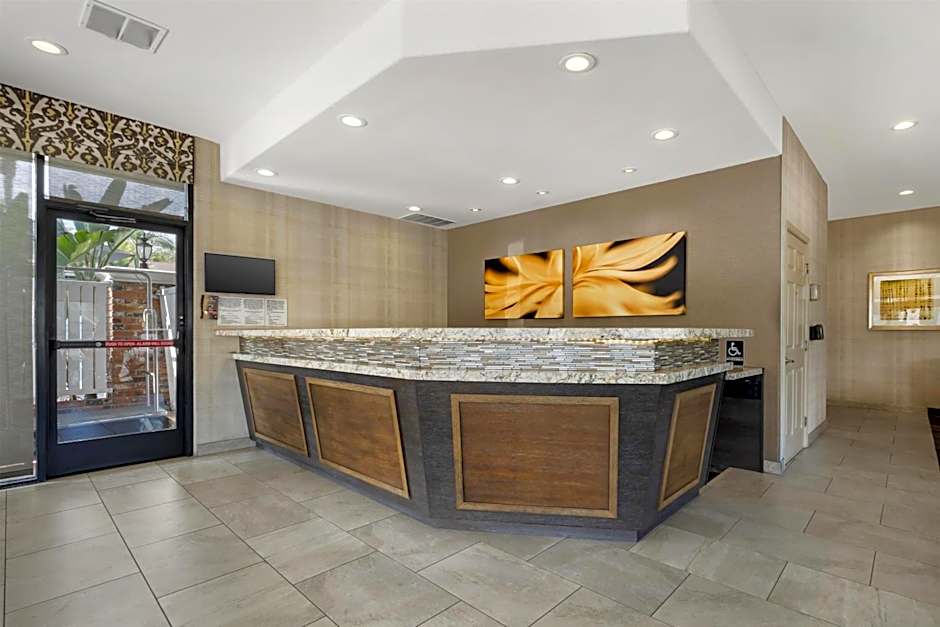 Best Western Plus Carriage Inn