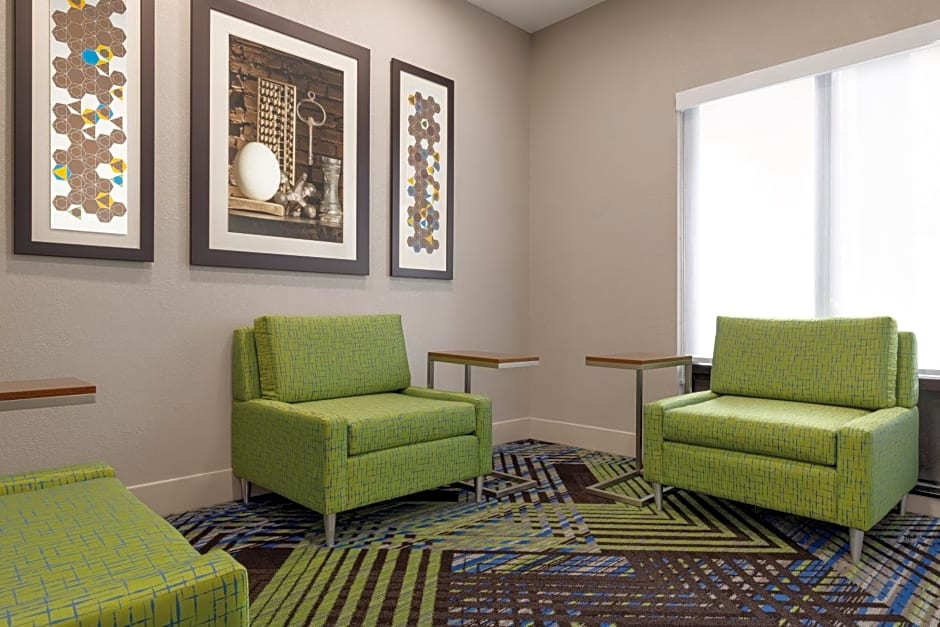 Holiday Inn Express Hotel & Suites Lavonia