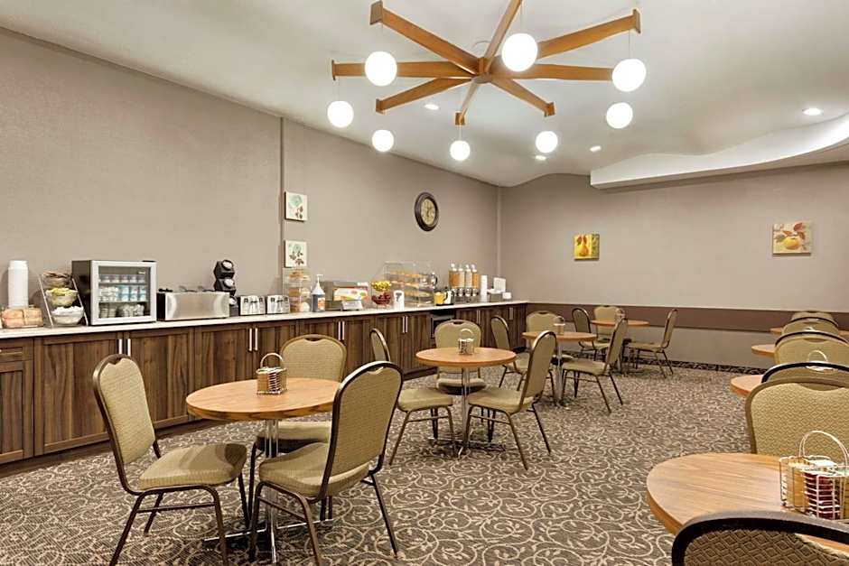 Travelodge by Wyndham Lethbridge