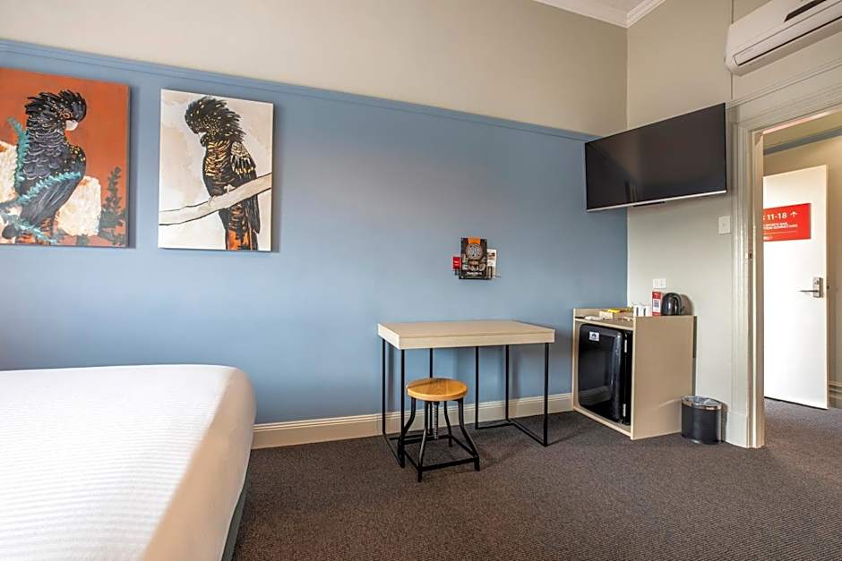 Nightcap at Federal Hotel Mt Gambier