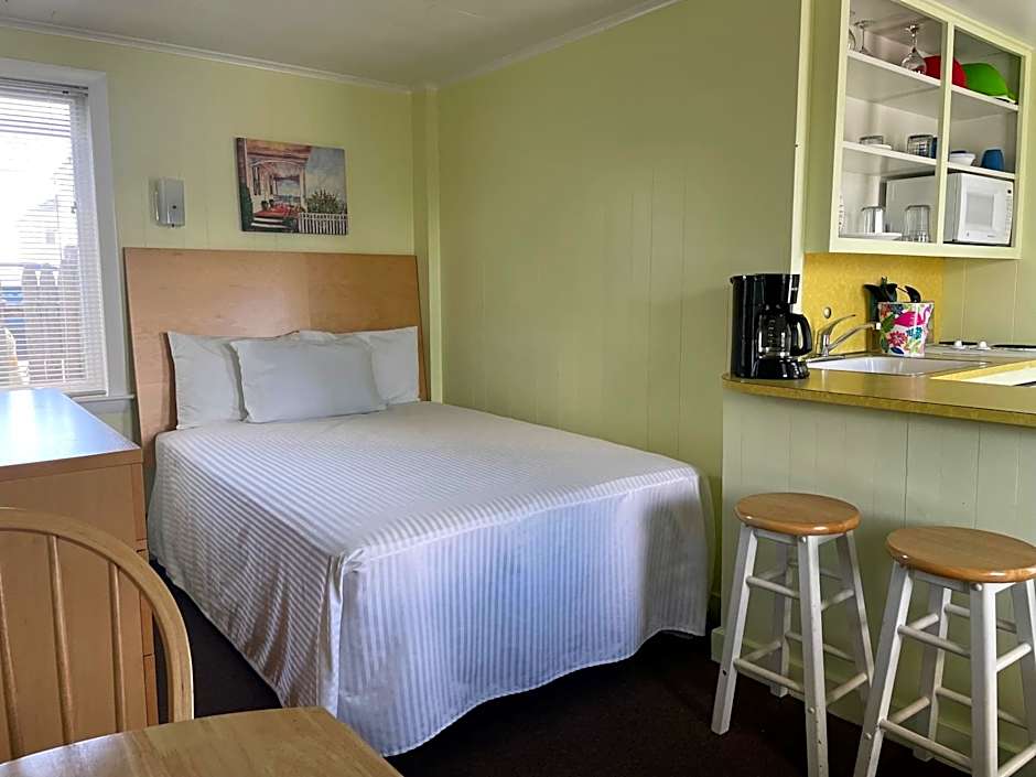 Moontide Motel, Apartments, and Cabins
