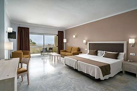 JUNIOR SUITE 2 ADULTS + 1 CHILD