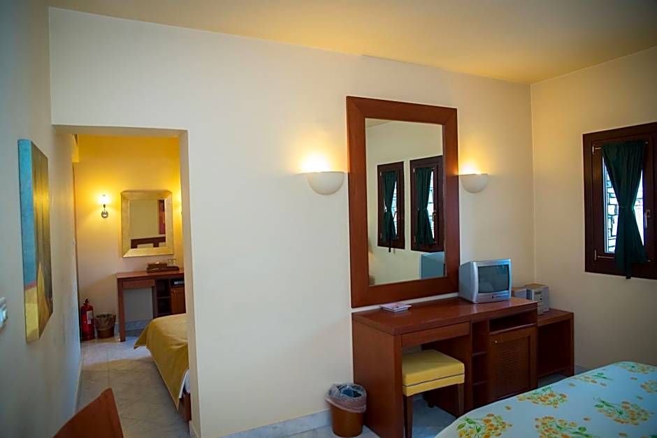 Maritsas Hotel & Suites