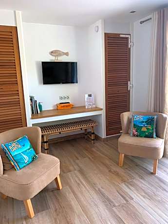 Queen Room with Pool View