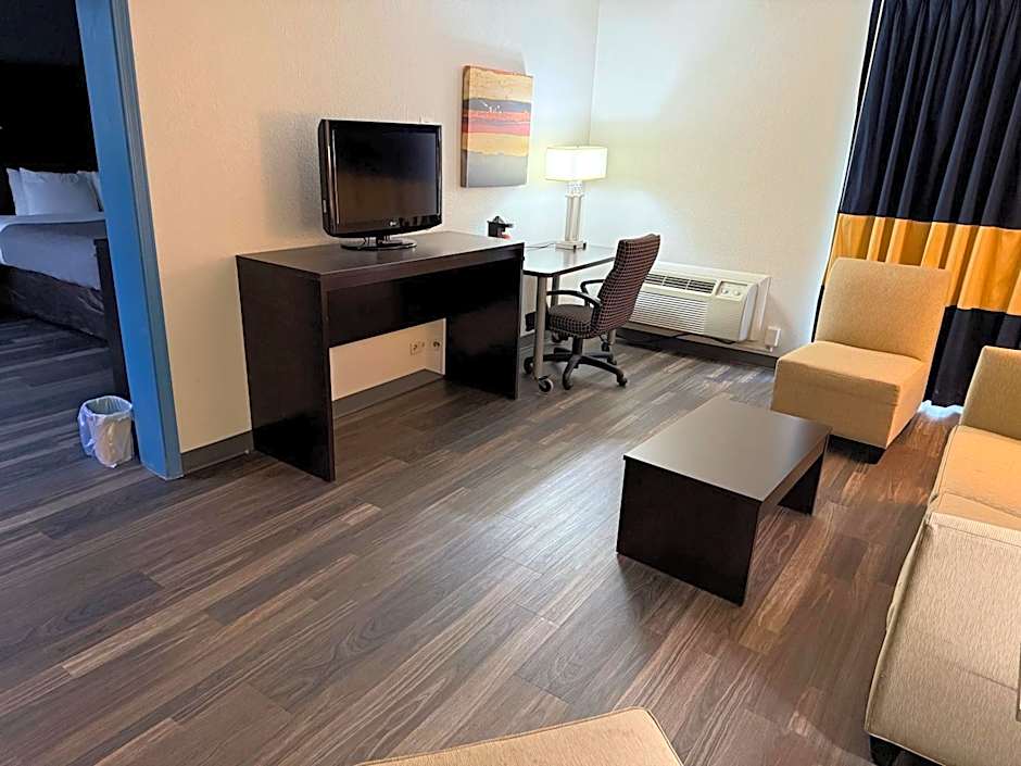 Quality Inn & Suites Banquet Center