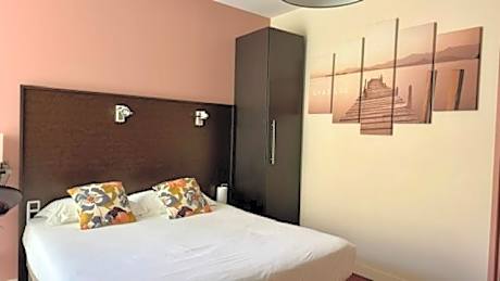 Superior Triple Room (1 double bed & 1 single bed)
