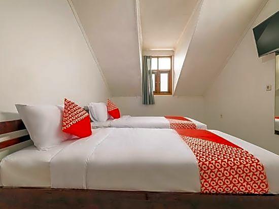 OYO 2265 Bunga Bakung Near RS Hermina Pasteur